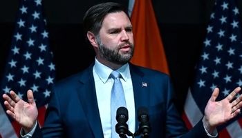 معاون ترامپ منکر برنامه حمله به ایران شد!/ ویدئو