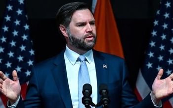 معاون ترامپ منکر برنامه حمله به ایران شد!/ ویدئو