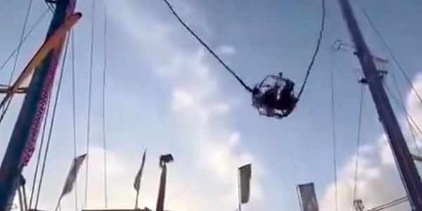 لحظه دلهره‌آور پاره شدن تسمه وسیله بازی/ ویدئو