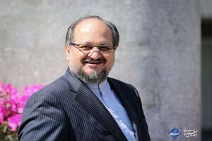پسر محمد شریعتمداری خواننده شد!/ ویدئو