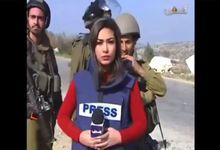 فیلم بی شرمی سربازان اسرائیلی با خبرنگار زن! / ویدئو