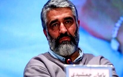 فیلمی از گریه های پژمان جمشیدی در محوطه زندان/ ویدئو