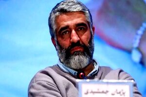 فیلمی از گریه های پژمان جمشیدی در محوطه زندان/ ویدئو