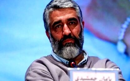 فیلمی از گریه های پژمان جمشیدی در محوطه زندان/ ویدئو