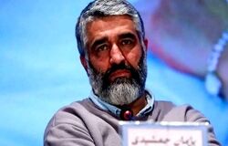 فیلمی از گریه های پژمان جمشیدی در محوطه زندان/ ویدئو