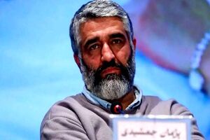 فیلمی از گریه های پژمان جمشیدی در محوطه زندان/ ویدئو
