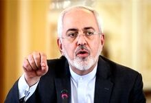آتش زدن ماکت محمدجواد ظریف در گرگان/ ویدئو