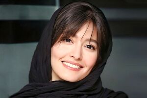 پردیس احمدیه خادم حرم شده/ عکس