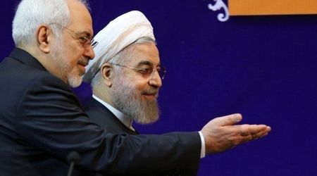 فحاشی یک مداح به ظریف و روحانی در مشهد/ ویدئو