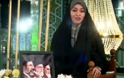 سقوط عجیب لوستر و دکور برنامه رویِ سر مجری!/ ویدئو