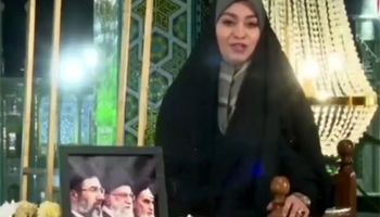 سقوط عجیب لوستر و دکور برنامه رویِ سر مجری!/ ویدئو