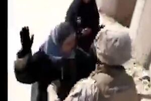فیلم دست درازی به بدن زن چادری در ایست بازرسی یک مامور