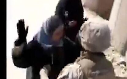 فیلم دست درازی به بدن زن چادری در ایست بازرسی یک مامور