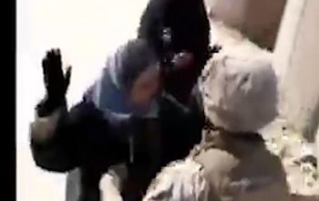 فیلم دست درازی به بدن زن چادری در ایست بازرسی یک مامور