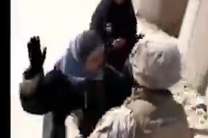 فیلم دست درازی به بدن زن چادری در ایست بازرسی یک مامور