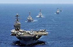 ناو هواپیمابر آبراهام لینکلن با ۴ موشک بالستیک هدف قرار گرفت