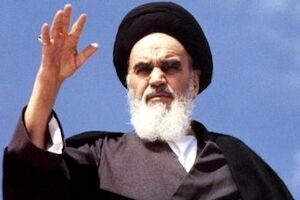تصویری از امام با لباس شخصی در ترکیه بدون عمامه