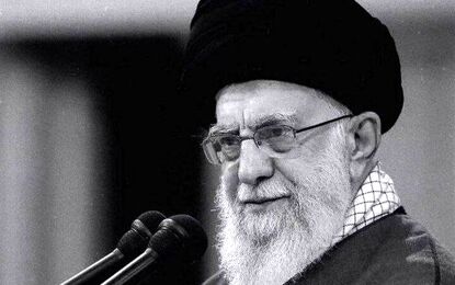 تصویری از مراحل آماده سازی محل قرار گرفتن پیکر رهبر انقلاب