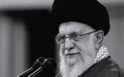 نوه رهبر انقلاب در کنار ایشان/ عکس