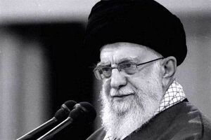 تصویری از مراحل آماده سازی محل قرار گرفتن پیکر رهبر انقلاب