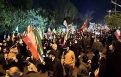 دختر تبریزی با اسب در تجمع شبانه حضور یافت/ عکس