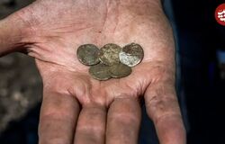 گنجینه سکه‌های 1500 ساله از زیر «میدان تیر» بیرون آمد
