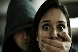 ربودن ۱۳ دختر تهرانی برای اقدام غیر اخلاقی با بهانه بد‌حجابی/ ویدئو