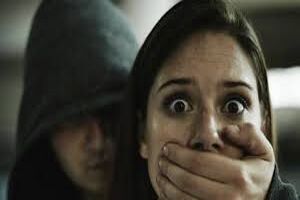 ربودن ۱۳ دختر تهرانی برای اقدام غیر اخلاقی با بهانه بد‌حجابی/ ویدئو