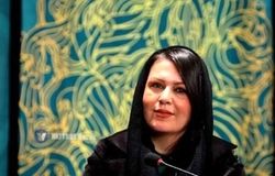 گیتی قاسمی: موقعِ ظرف شستن هم رجزخوانی مهدی رسولی را گوش می‌دهم!/ ویدئو