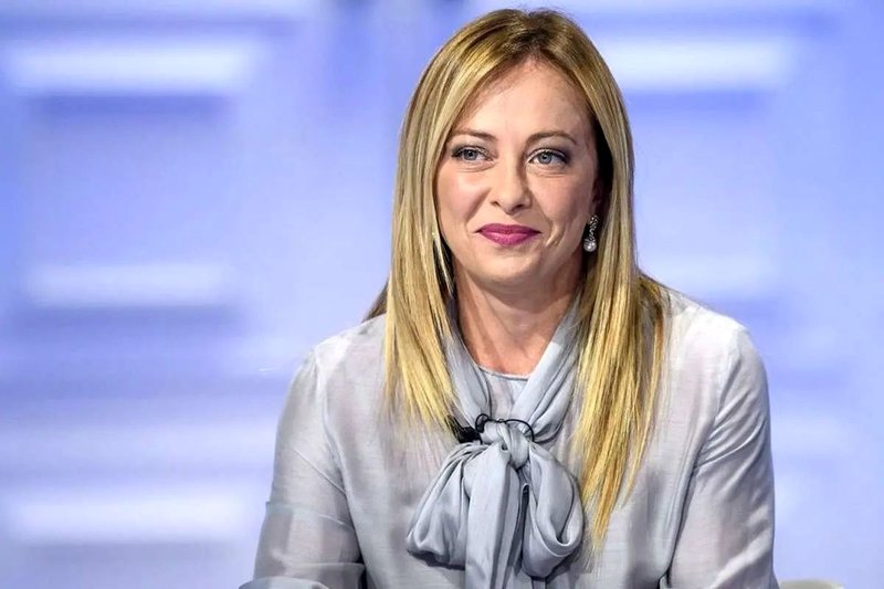 مکرون مقابل جورجیا ملونی عنان از کف داد!/ ویدئو