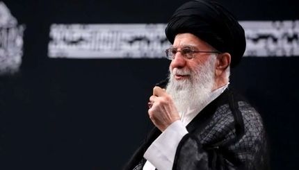 تصویری از رهبر شهید انقلاب در کرانه خلیج فارس