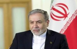 عراقچی با پوششی متفاوت وارد پکن شد/ تصاویر