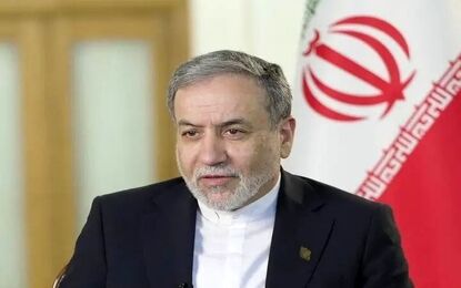 عراقچی با پوششی متفاوت وارد پکن شد/ تصاویر
