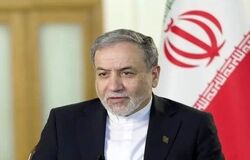 عراقچی با پوششی متفاوت وارد پکن شد/ تصاویر