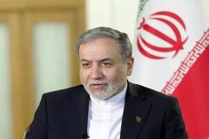 عراقچی با پوششی متفاوت وارد پکن شد/ تصاویر