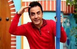 دیدار عموپورنگ با کودکان بیمار و مجروح در جنگ/ عکس