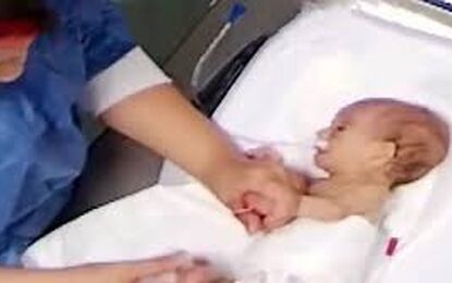 افشای خشونت هولناک خانم پرستار با نوزاد ۵ روزه/ کودک فلج مغزی کرد/ ویدئو