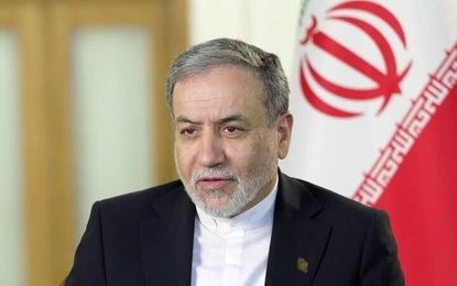 زیپ شلوار عراقچی مساله برخی رسانه‌ها شد/ عکس