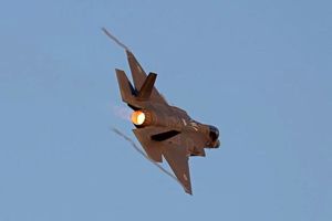 تل آویو: جنگنده ما در آسمان ایران هدف قرار گرفت