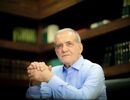 «مسعود پزشکیان» در جوانی و به همراه همسرش در کنار یک آبشار