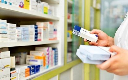 وزیر بهداشت: با کمبود دارو و تجهیزات مواجه نیستیم