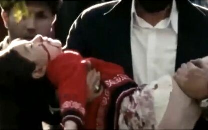فیلم ضجه های مادر ملینا کوچولو که دست در دست پدر گلوله خورد