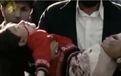 فیلم ضجه های مادر ملینا کوچولو که دست در دست پدر گلوله خورد