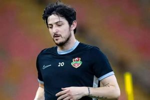 طلسم‌شکنی سردار آزمون در امارات/ عکس