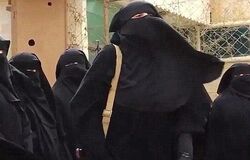 زنان گازگیر داعش دختربچه ای را انقدر گاز گرفتند تا کشته شد