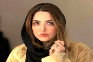 بهنوش طباطبایی در حال پخش نذری امام حسین