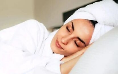 به این ۵ دلیل، شب‌ها با موهای خیس نخوابید