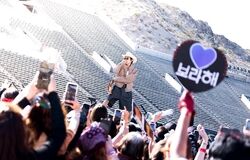 تصاویری جدید از BTS, خوانندگان جنجالی جام جهانی