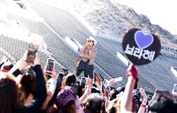 تصاویری جدید از BTS, خوانندگان جنجالی جام جهانی