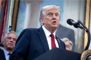 حرکت مرموز ترامپ در رابطه با ایران/ قصد دونالد چیست؛ مذاکره یا جنگ؟